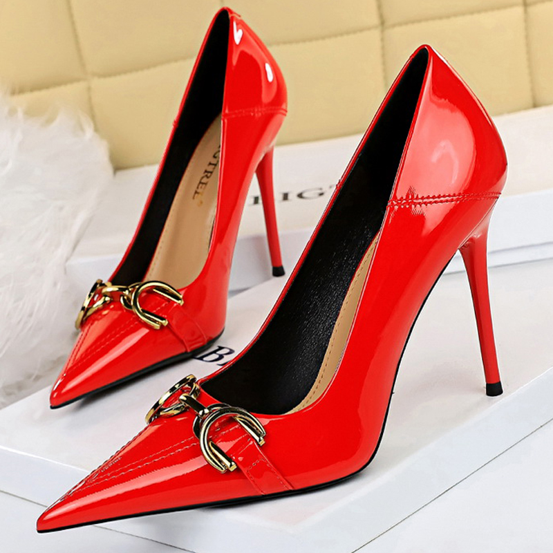 Luxury Women Pumps Metal Belt  - Shoe Tree 评论和价格